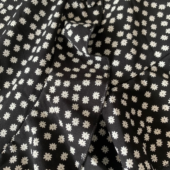 Daisy Print Ruffled Wrapped Skort - Picture 2 of 6